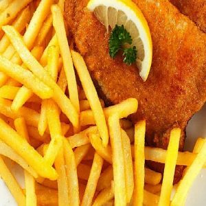 Hähnchenschnitzel mit Pommes