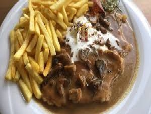 Jägerschnitzel mit Pommes 200gr